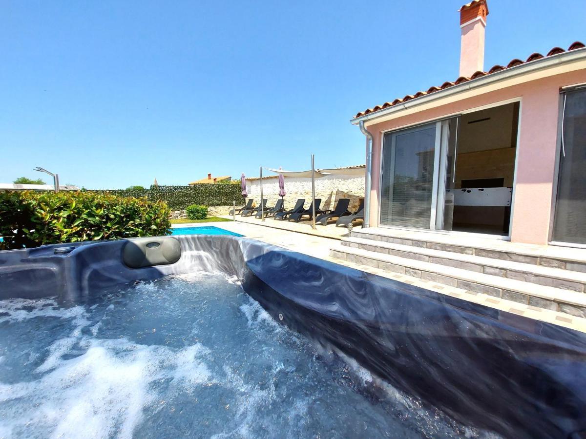 Villa Mattea Galizana Экстерьер фото