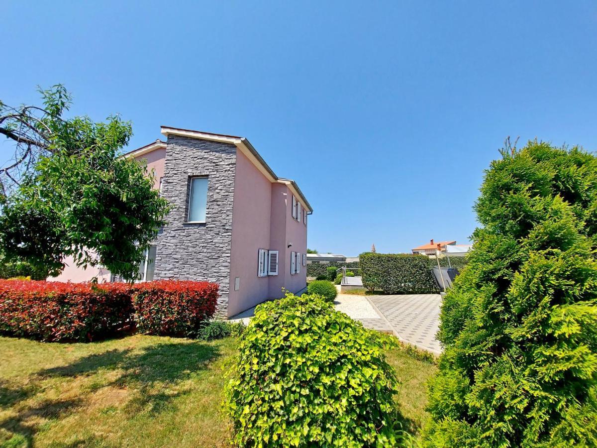 Villa Mattea Galizana Экстерьер фото