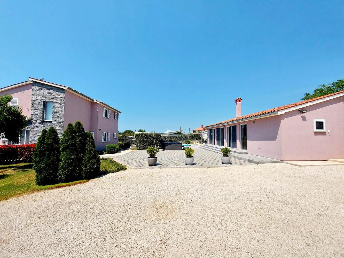 Villa Mattea Galizana Экстерьер фото