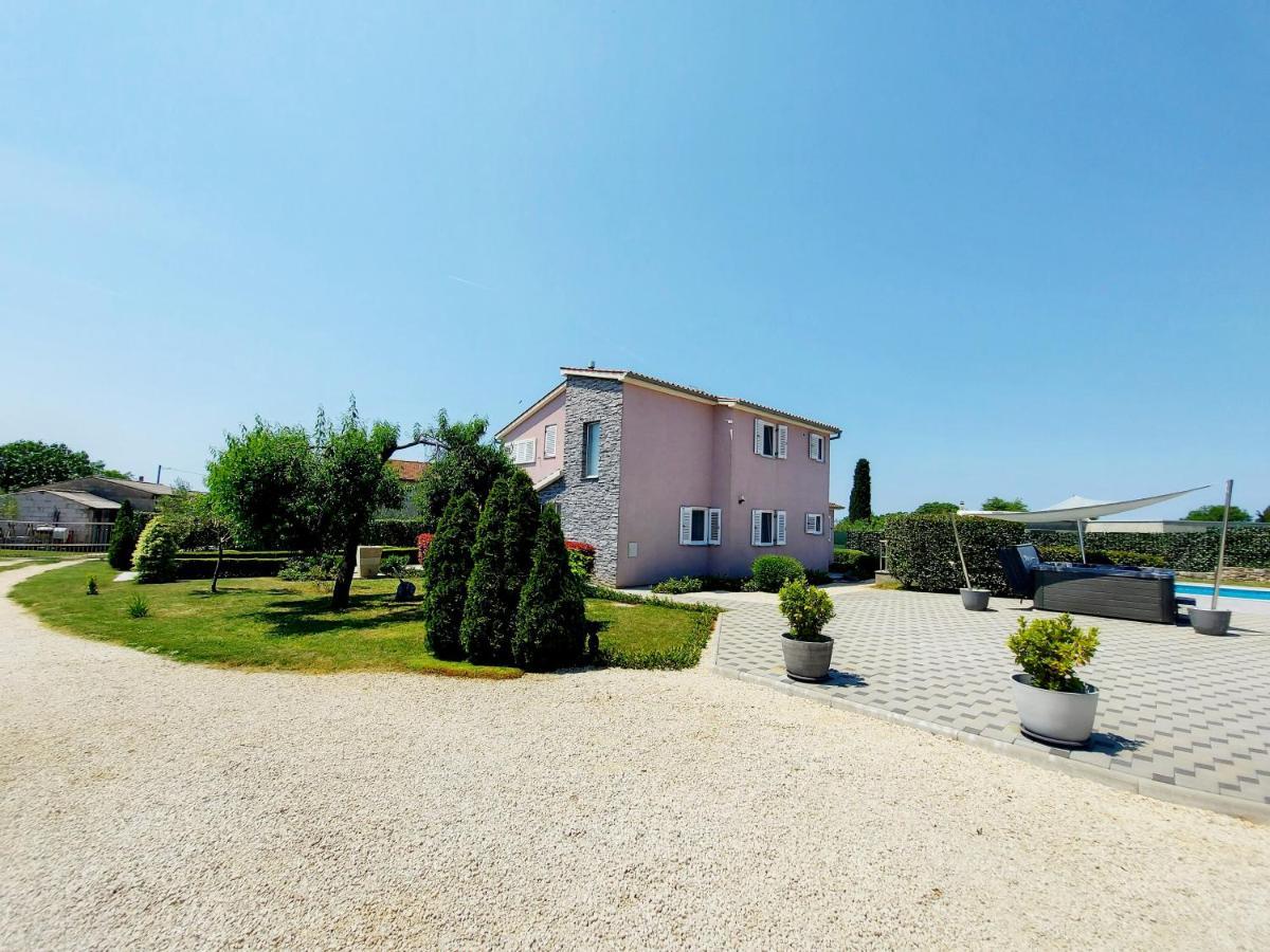 Villa Mattea Galizana Экстерьер фото