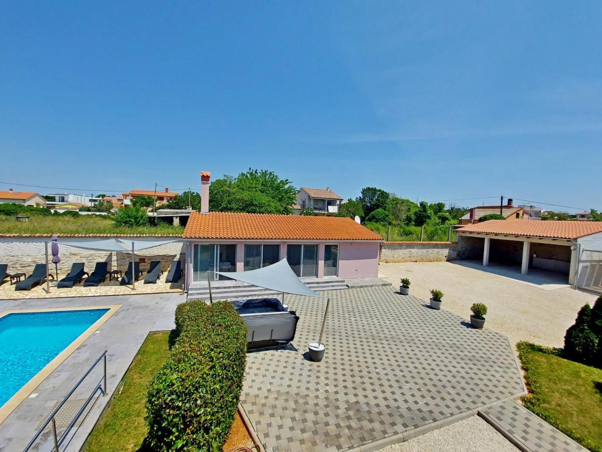 Villa Mattea Galizana Экстерьер фото