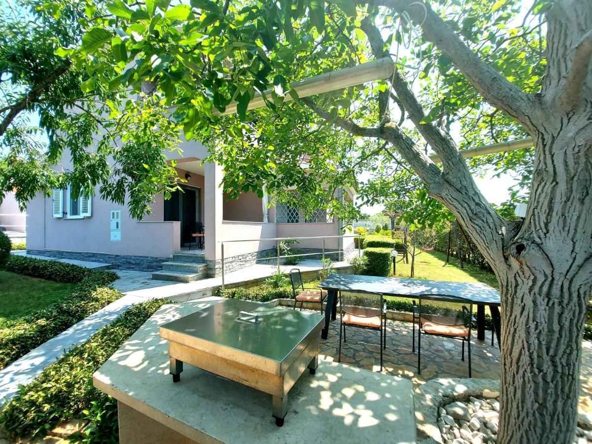 Villa Mattea Galizana Экстерьер фото